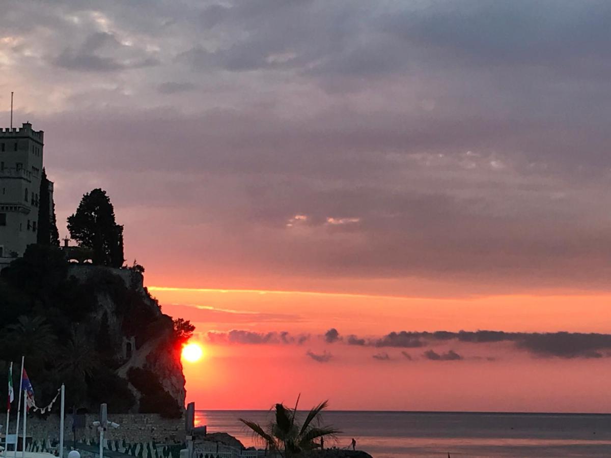 Rocca Di Corno Guest House 菲纳莱利古雷 外观 照片
